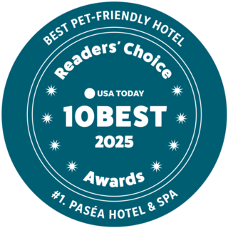 A teal badge featuring "Best Pet-Friendly Hotel," "Readers' Choice," and "#1. Seehotel Grossherzog v. Mecklenburg," highlighting the 2025 awards.